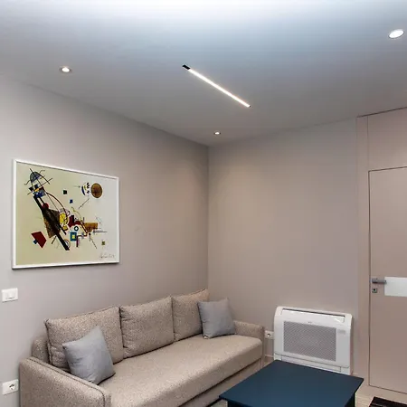 Sav Blavus Center Tiran