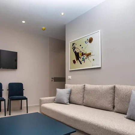 Sav Blavus Center * Tiran