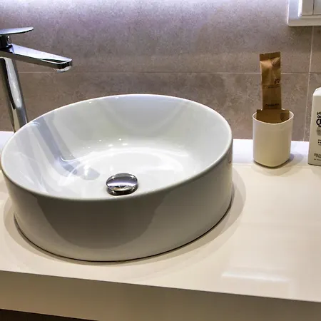 Sav Blavus Center Tiran