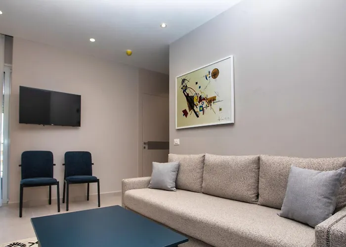 Center Sav Blavus * Tirana